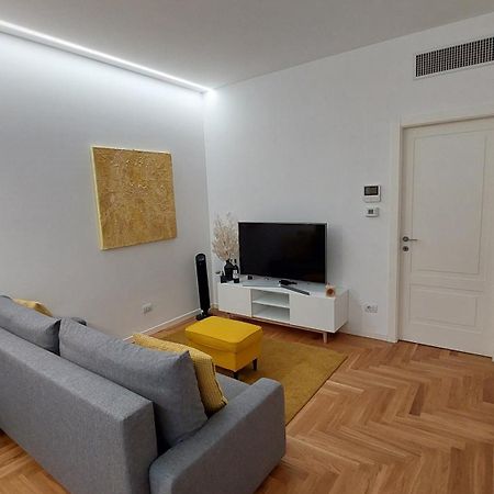 Moderno Appartamento Tra Stazione Centrale E Loreto Milaan Buitenkant foto